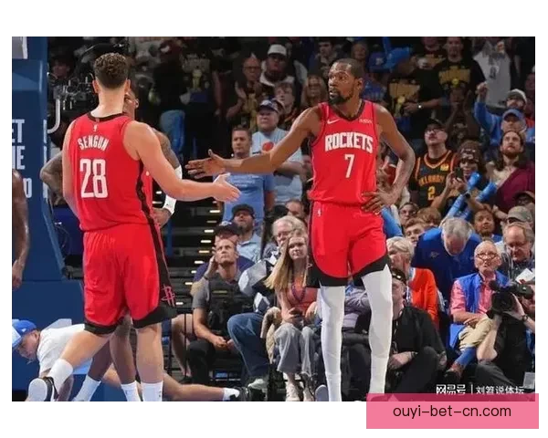 杜兰特砍下27分带队狂胜尼克斯队友激情庆祝全场沸腾