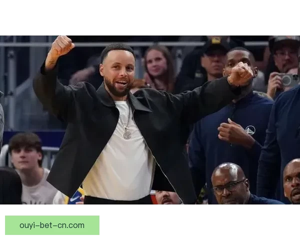 勇士官方:库里完成5对5对抗训练 本周末将接受重新评估 勇士官方:库里完成5对5对抗训练 本周末将接受重新评估