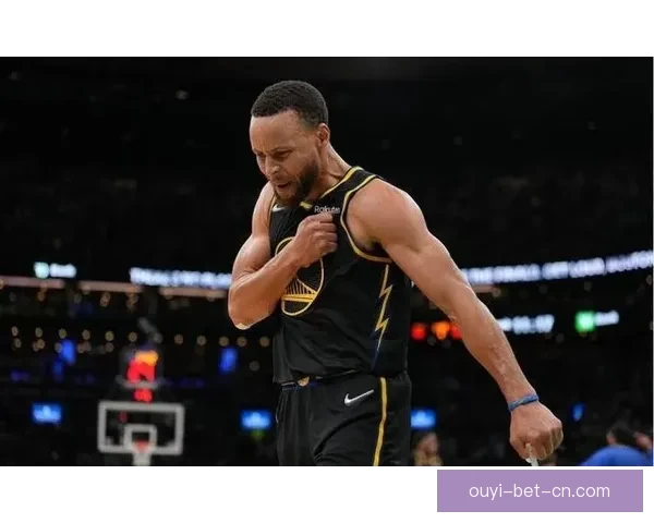勇士官方：库里完成全队对抗训练 本周末将进行伤情重新评估
